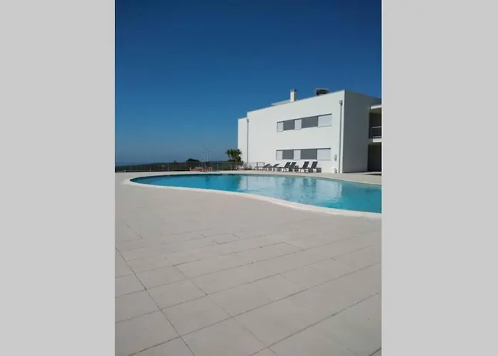 Gino's House Назаре